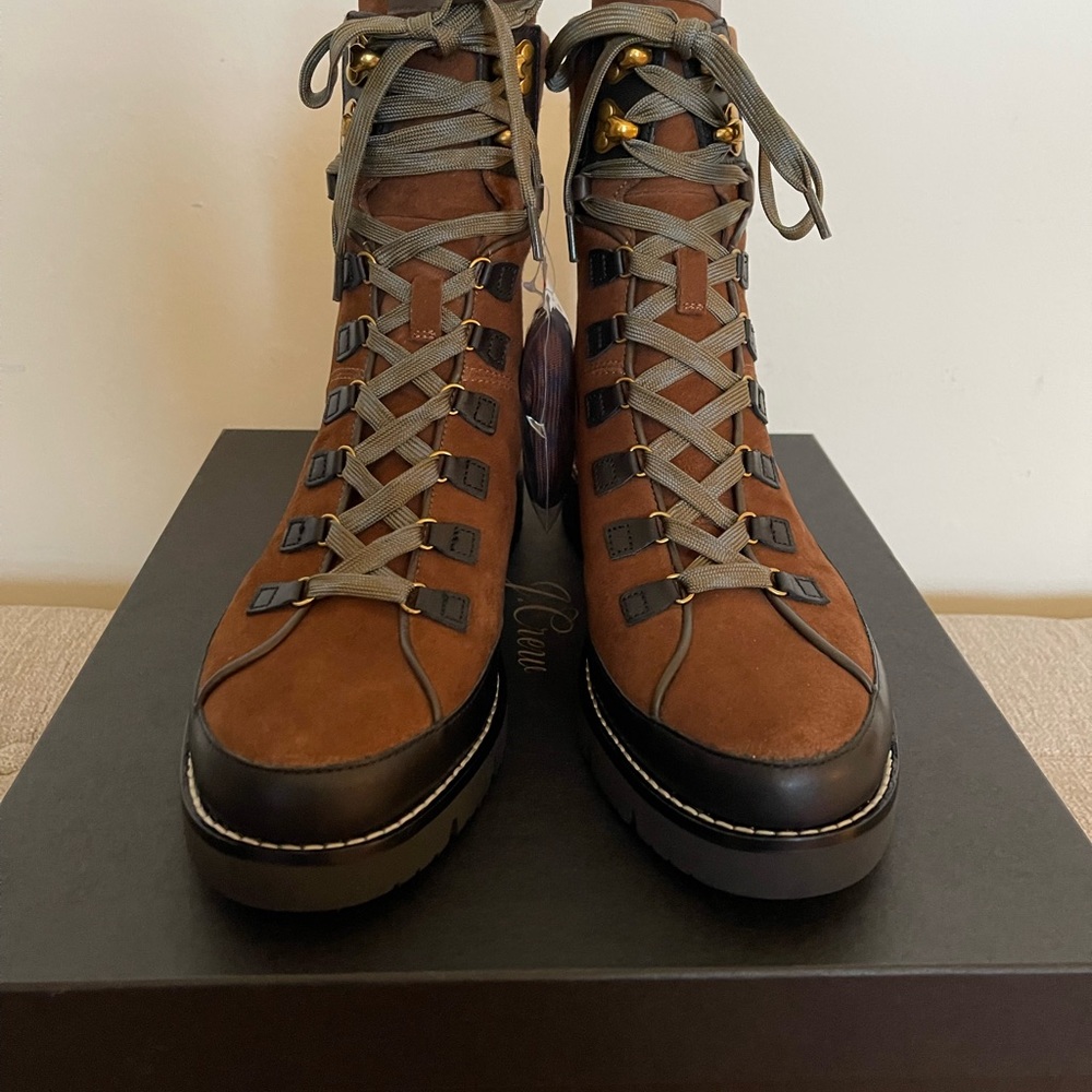 NWT Lace up boots suede details in pics